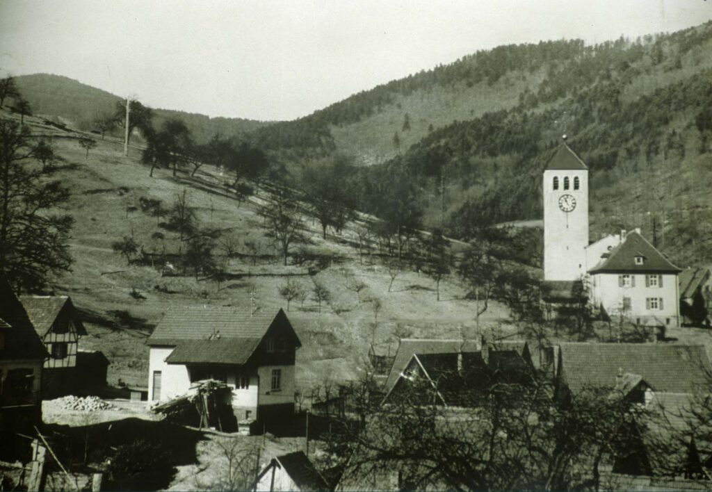 Blick auf Zweiradhandel Haitzler 1955