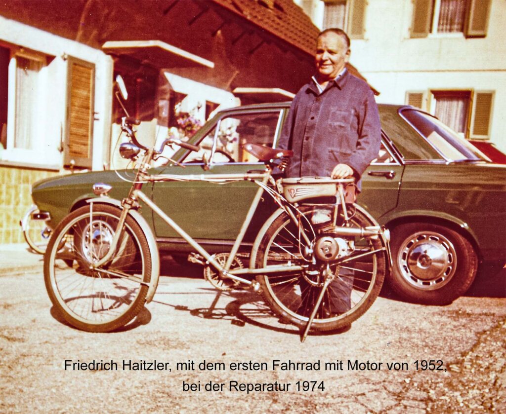 Friedrich Haitzler bei Reparatur eines Fahrrad mit Motor 1974