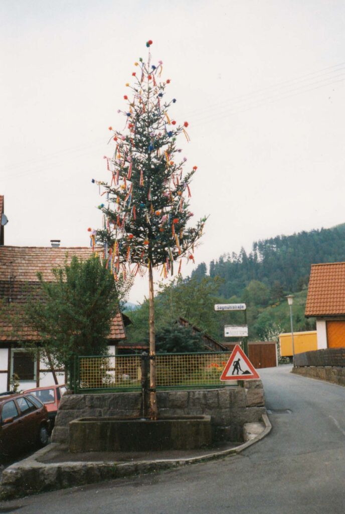 Ewwerdorfplatz mit altem Brunnentrog 1994