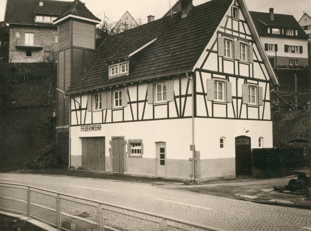 Altes Feuerwehrhaus mit Schlauchturm