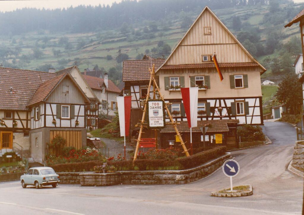 Steinplatz zur 700 Jahrfeier mit Verkehrsinsel, 1972