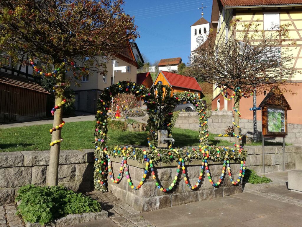 Osterbrunnen am Steinplatz